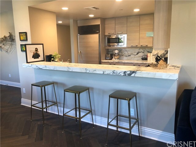 Property Photo:  718 N Croft Avenue 201  CA 90069 