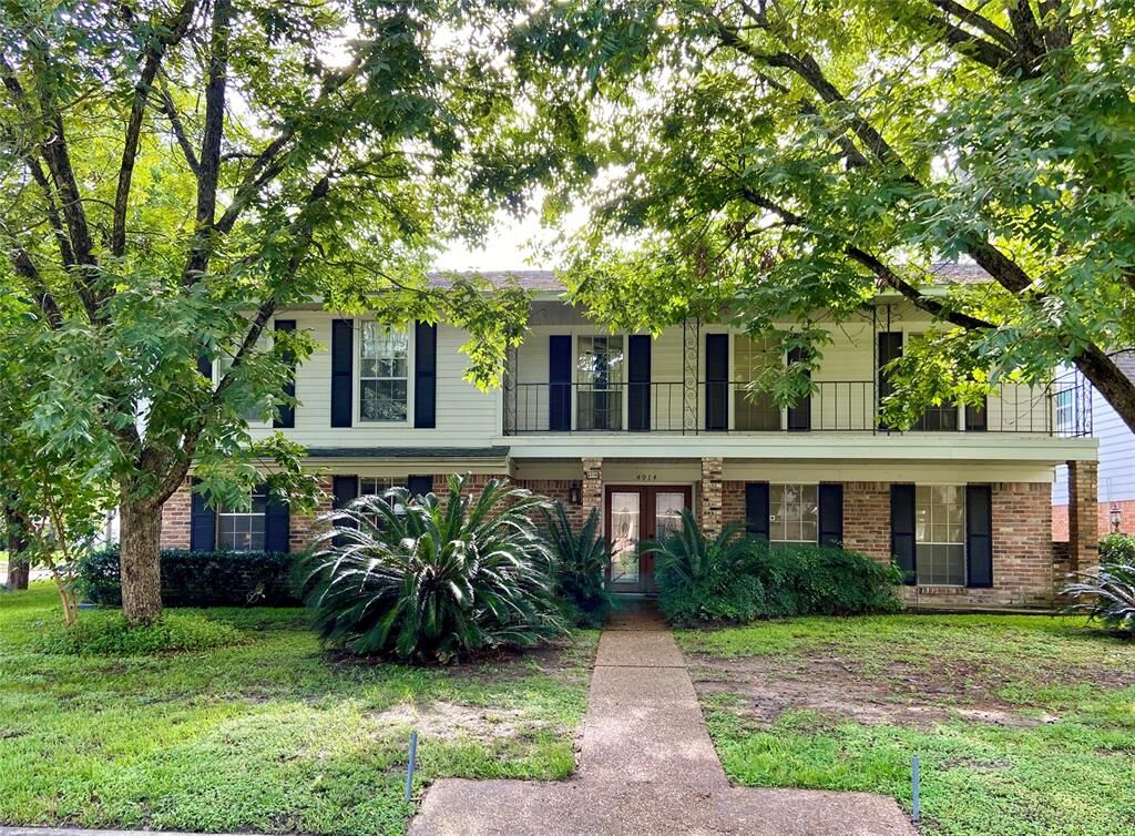 Property Photo:  4914 Park Plaza Drive  TX 77018 