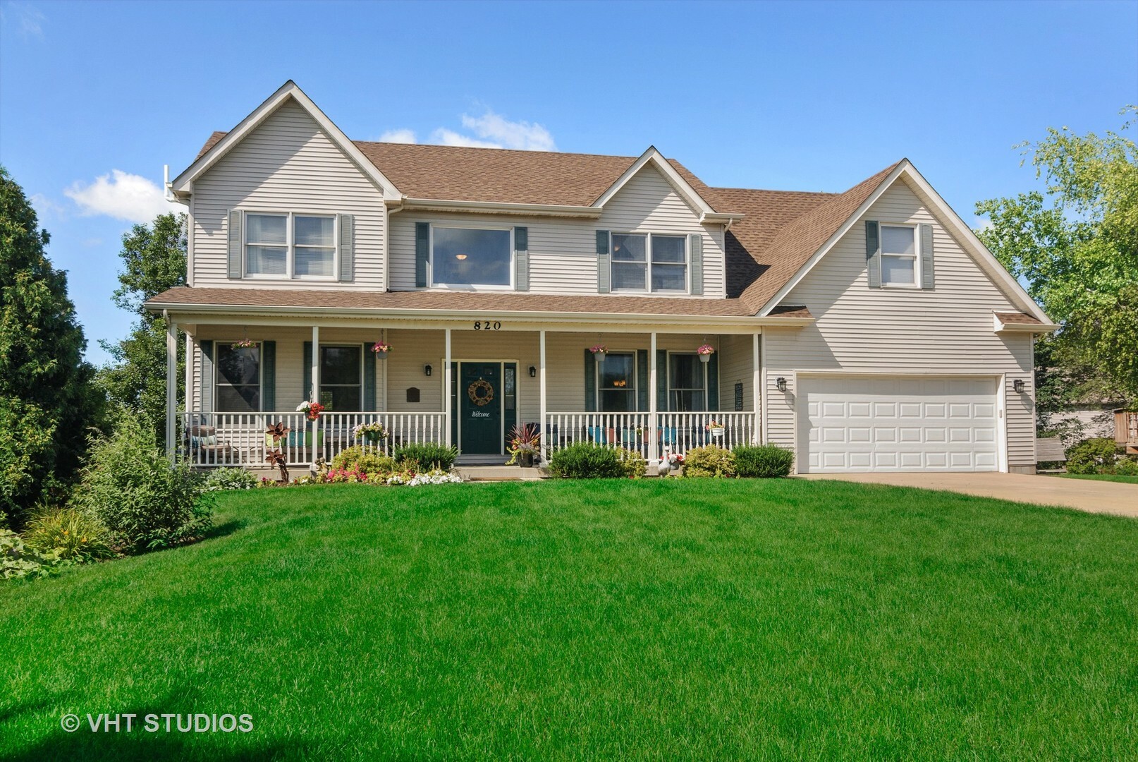 Property Photo:  820 Conley Court  IL 60119 