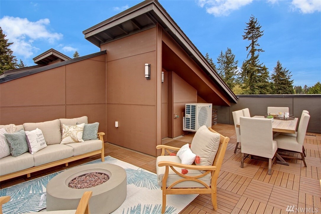 Property Photo: 5503 240th St SW D WA 98043