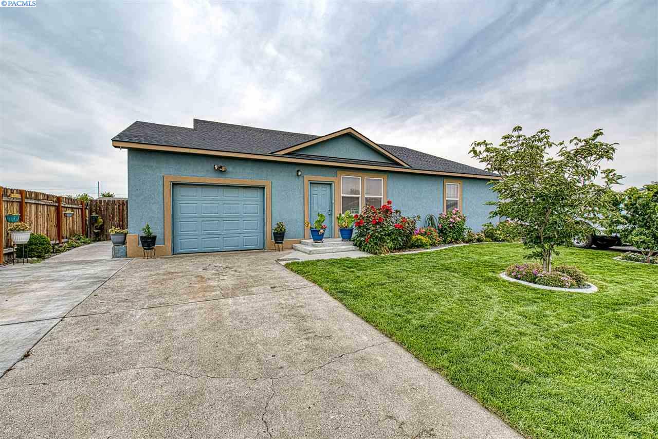 Property Photo:  713 S Douglas Ave  WA 99301 