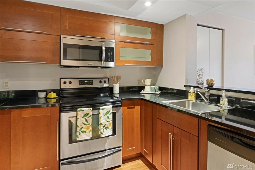 Property Photo: 7323 Sand Point Wy NE 112 WA 98115