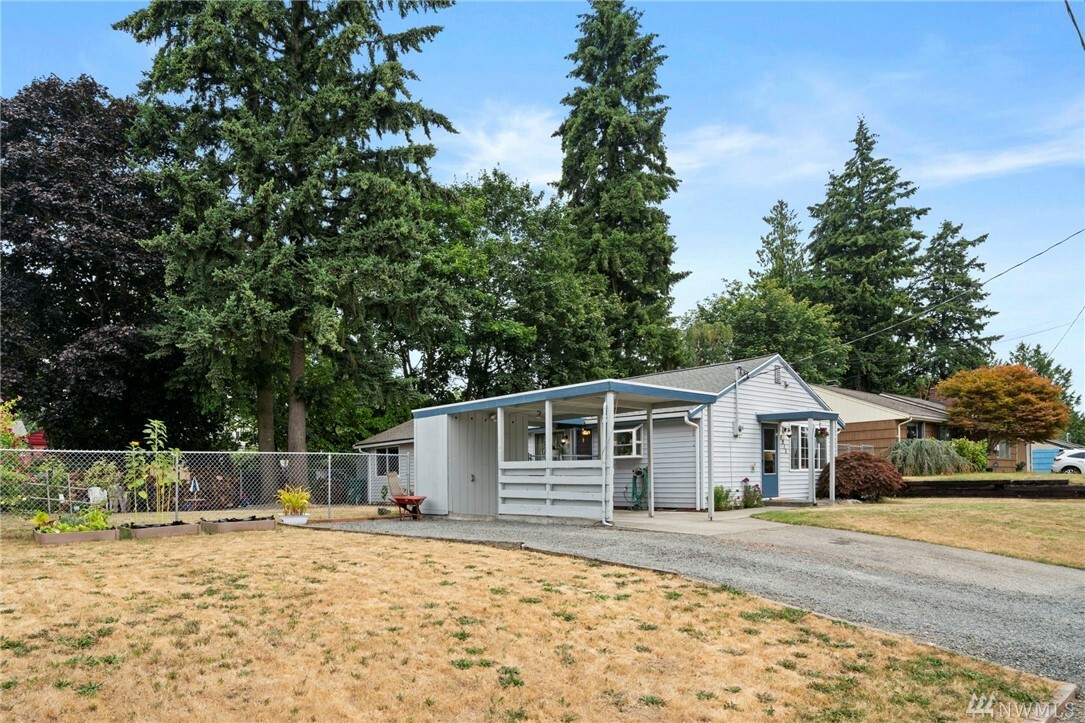 Property Photo:  4915 243rd St SW  WA 98043 