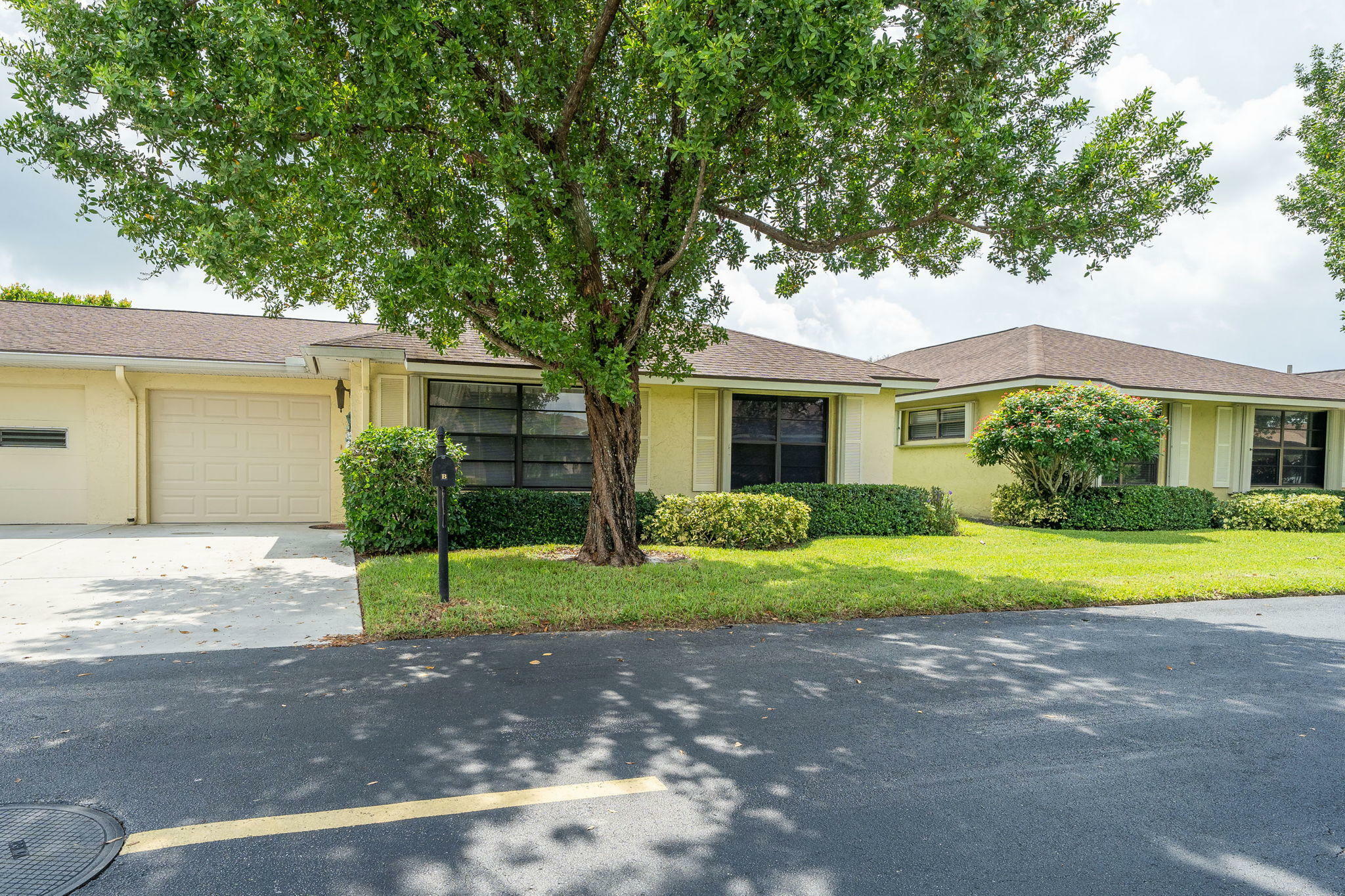 Property Photo: 9950-B Ligustrum Tree Way B FL 33436