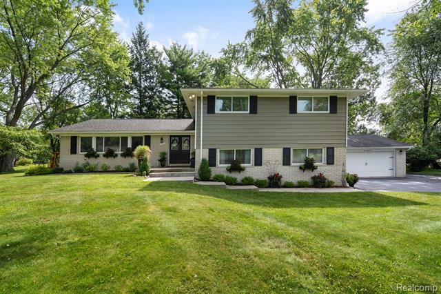 Property Photo:  1155 Portsmouth Road  MI 48309 