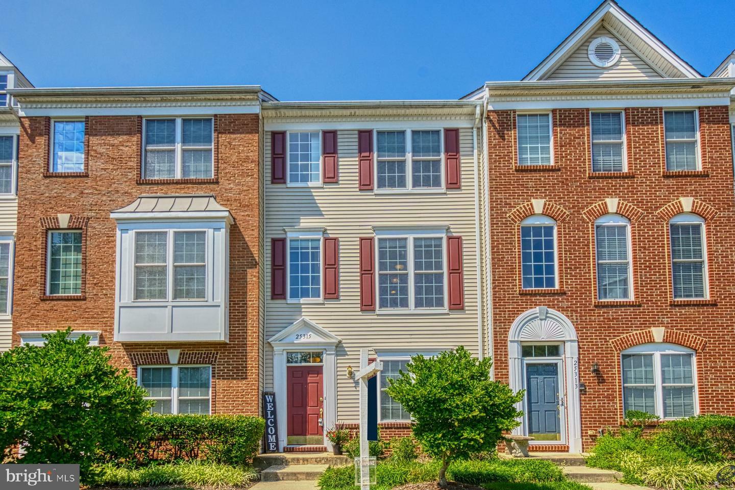 Property Photo: 25315 Crossfield Drive VA 20152