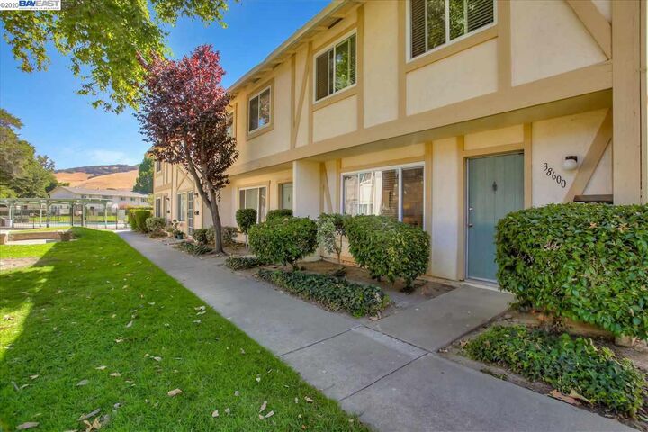 38600 Royal Ann Cmn  Fremont CA 94536 photo