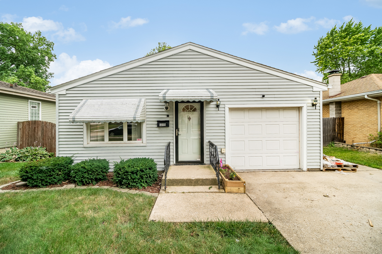 Property Photo:  1315 North William Street  IL 60435 