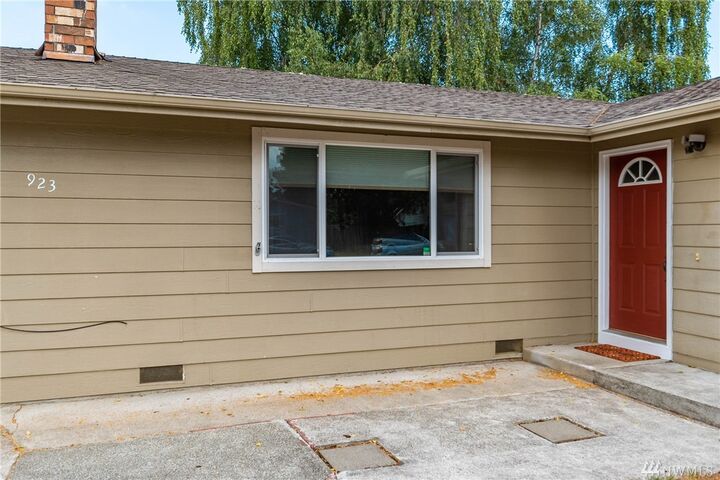 Property Photo: 923 SW London Terrace WA 98277