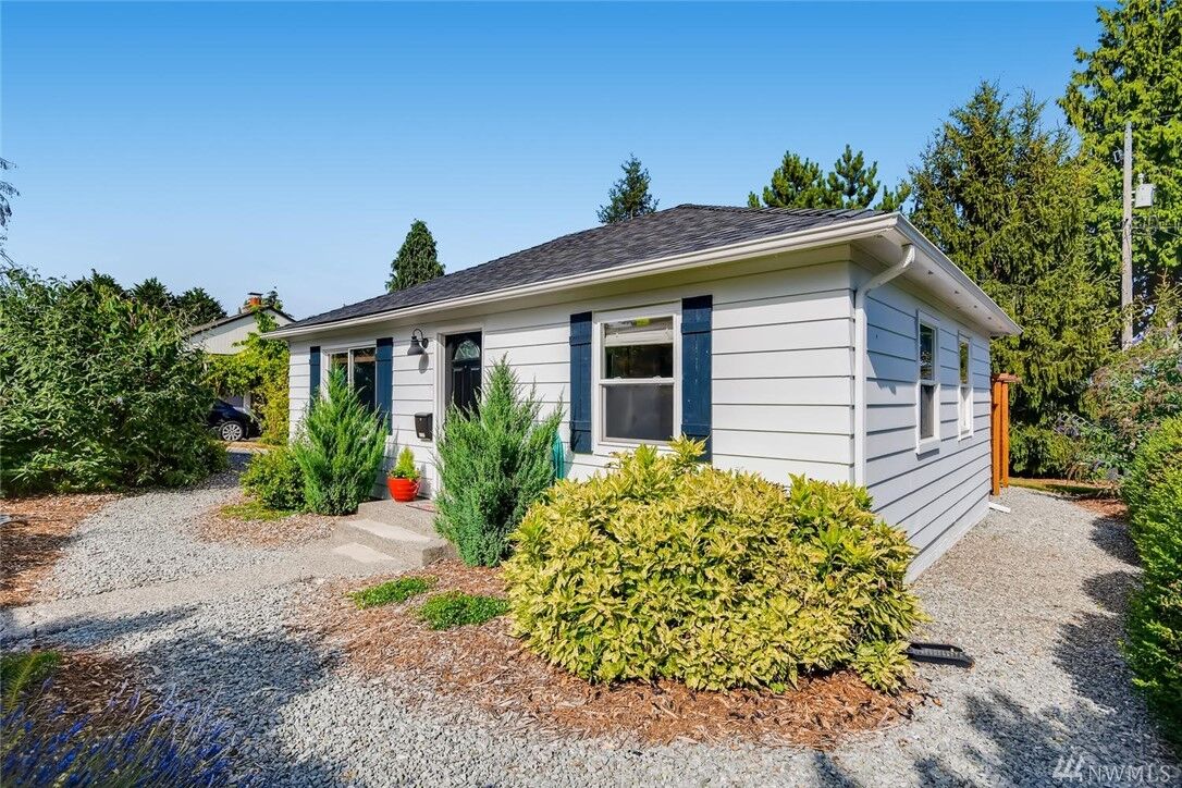 Property Photo: 9722 35th Avenue SW WA 98126