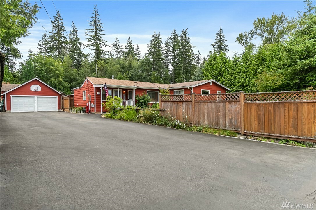 Property Photo:  2904 Evergreen Ave  WA 98226 