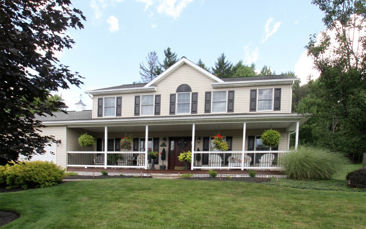 Property Photo:  429 Country Knoll Drive  NY 13760 