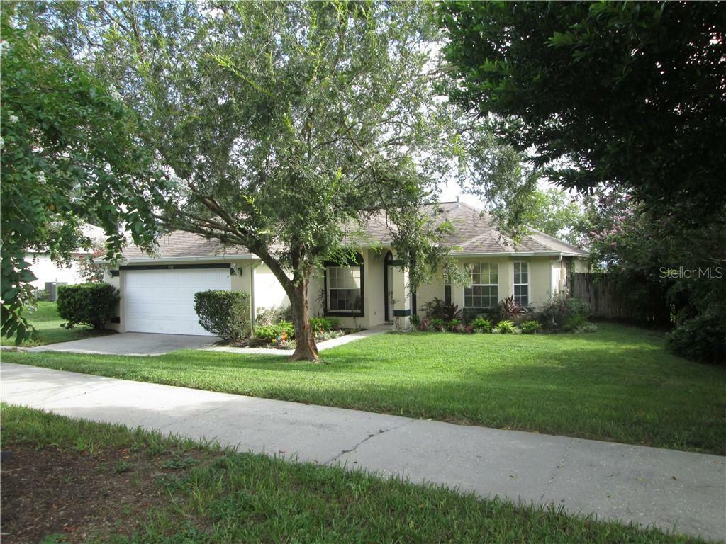 Property Photo:  812 Meadow Park Drive  FL 34715 