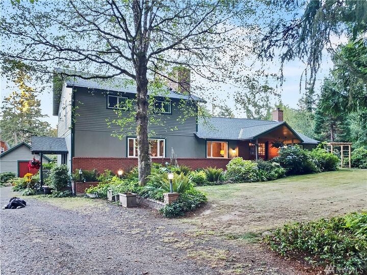 Property Photo:  8018 Hansen Rd NE  WA 98110 