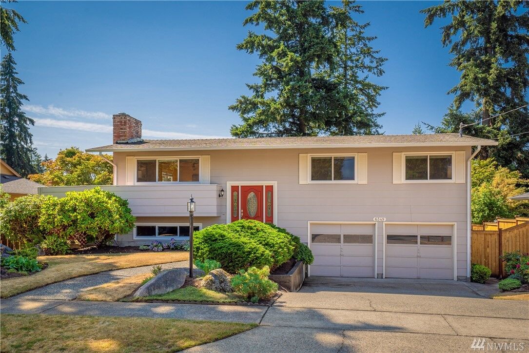 Property Photo:  6349  121st Place SE  WA 98006 