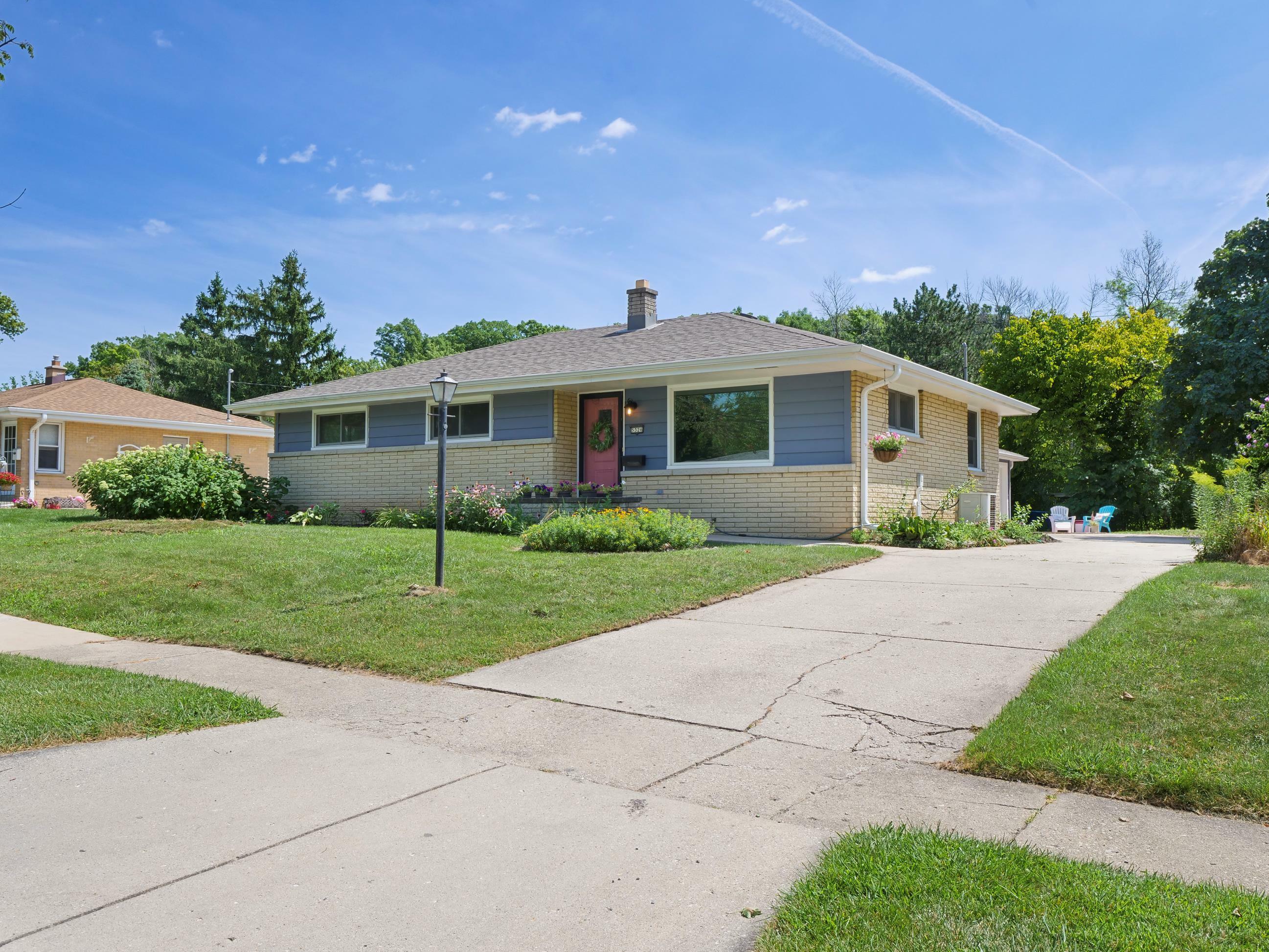 5326 Mansfield Dr  Greendale WI 53129 photo