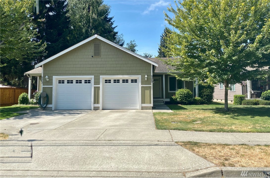 Property Photo:  523 525 N Oak St  WA 98233 