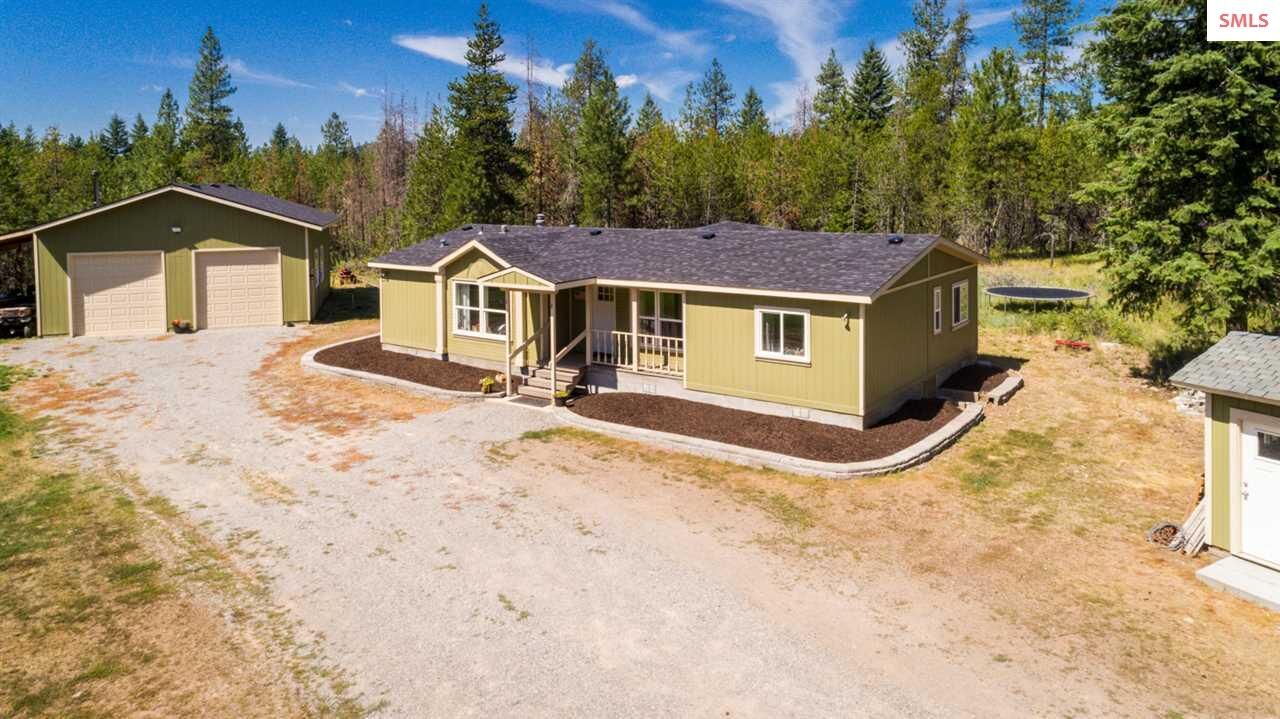 Property Photo:  30751 N Red Dell Loop  ID 83801 