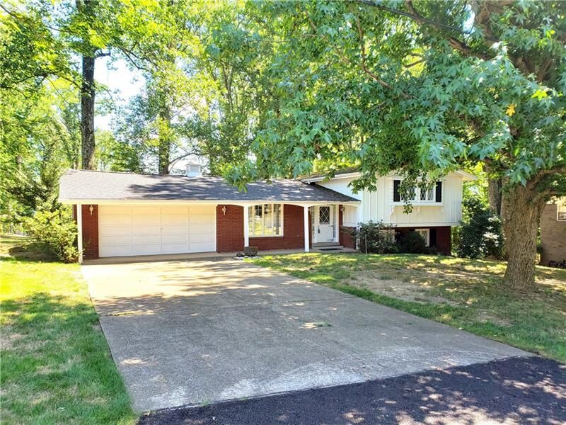 Property Photo:  1118 McKenna Way  PA 15601 