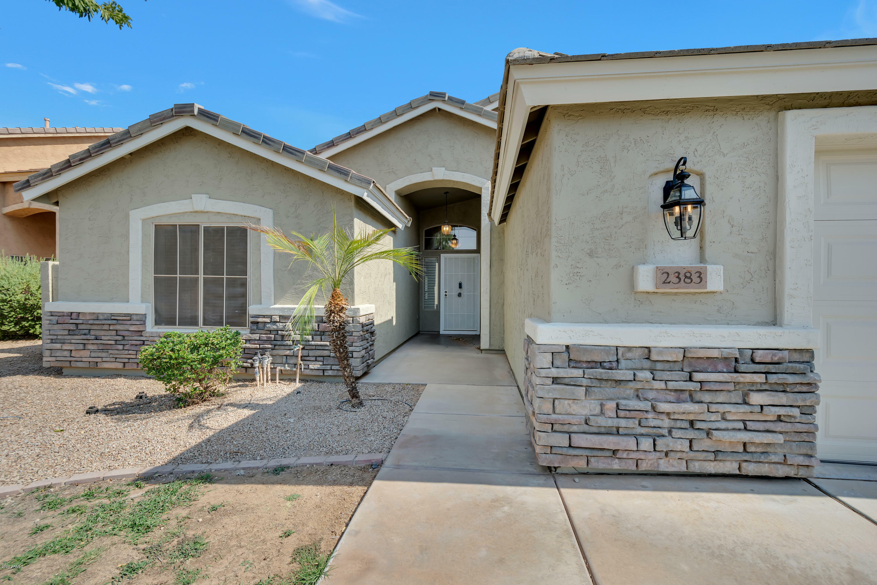 Property Photo:  2383 E Torrey Pines Lane  AZ 85249 
