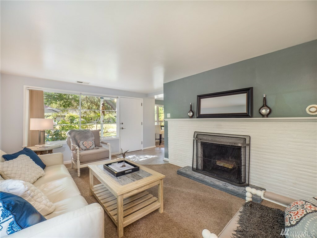 Property Photo: 136 N 181st St WA 98133