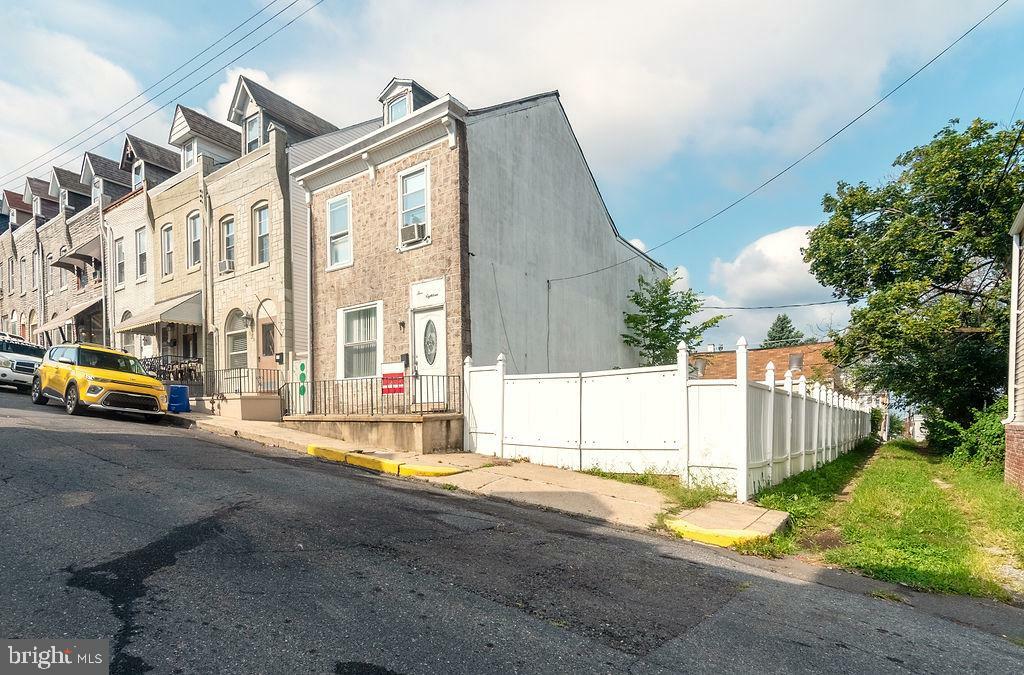 Property Photo: 516 S 17th 1/2nd Street PA 19606