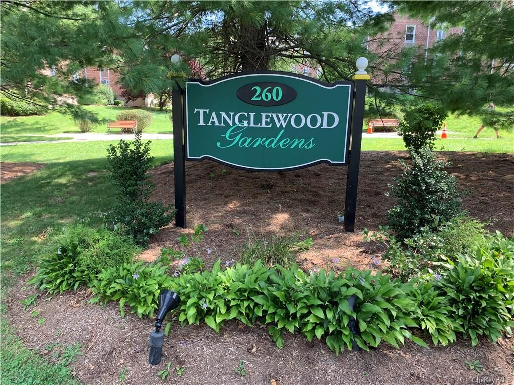 Property Photo:  260 Church Street 4A4  NY 10603 