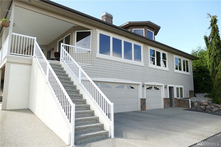 Property Photo:  1914 Lion Place  WA 98801 