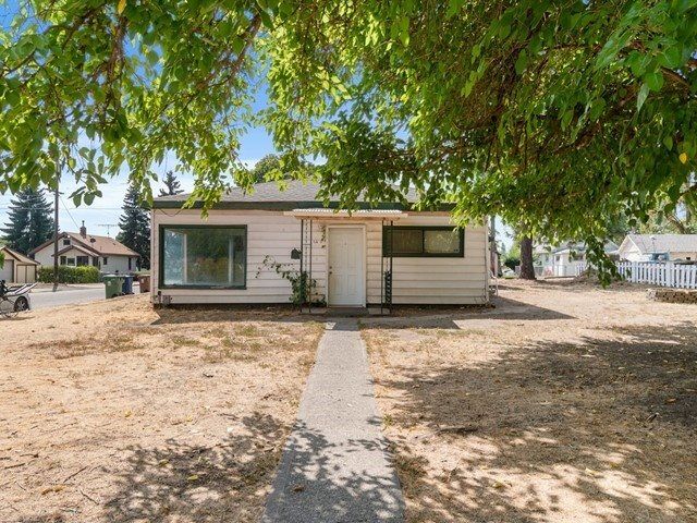 Property Photo: 5419 N Morton St WA 99207-3404