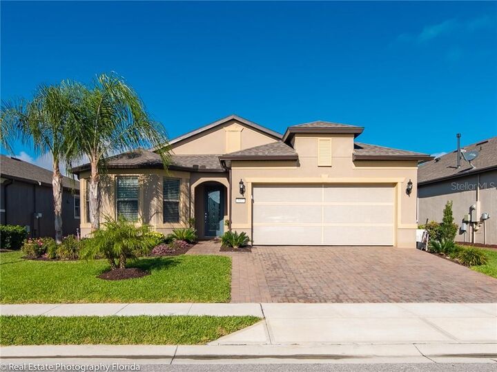 Property Photo:  532 Zamora Way  FL 33837 