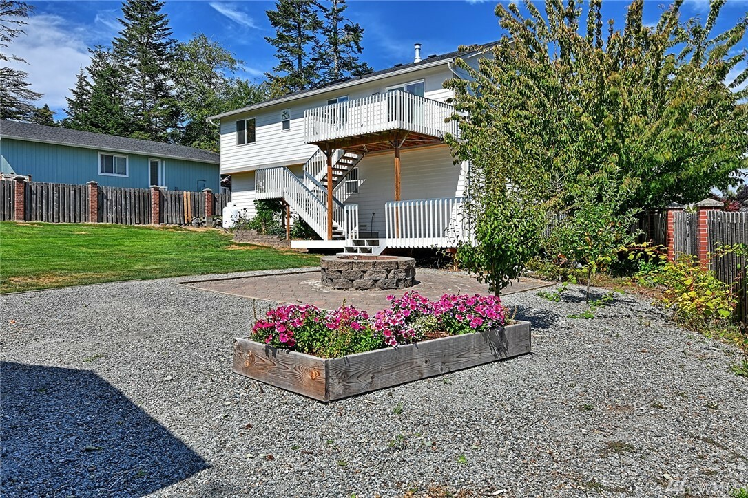 Property Photo:  1061 Cascade Lane  WA 98282 