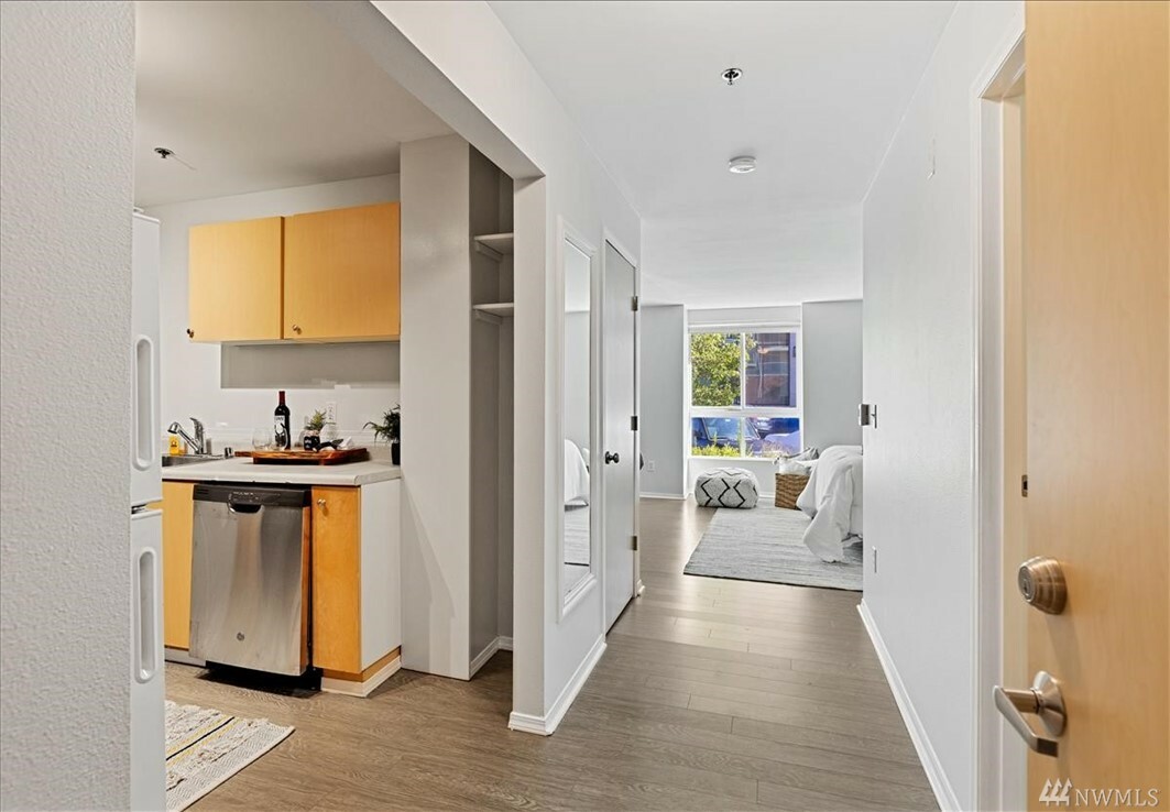 Property Photo: 2824 Grand Ave A-103 WA 98201