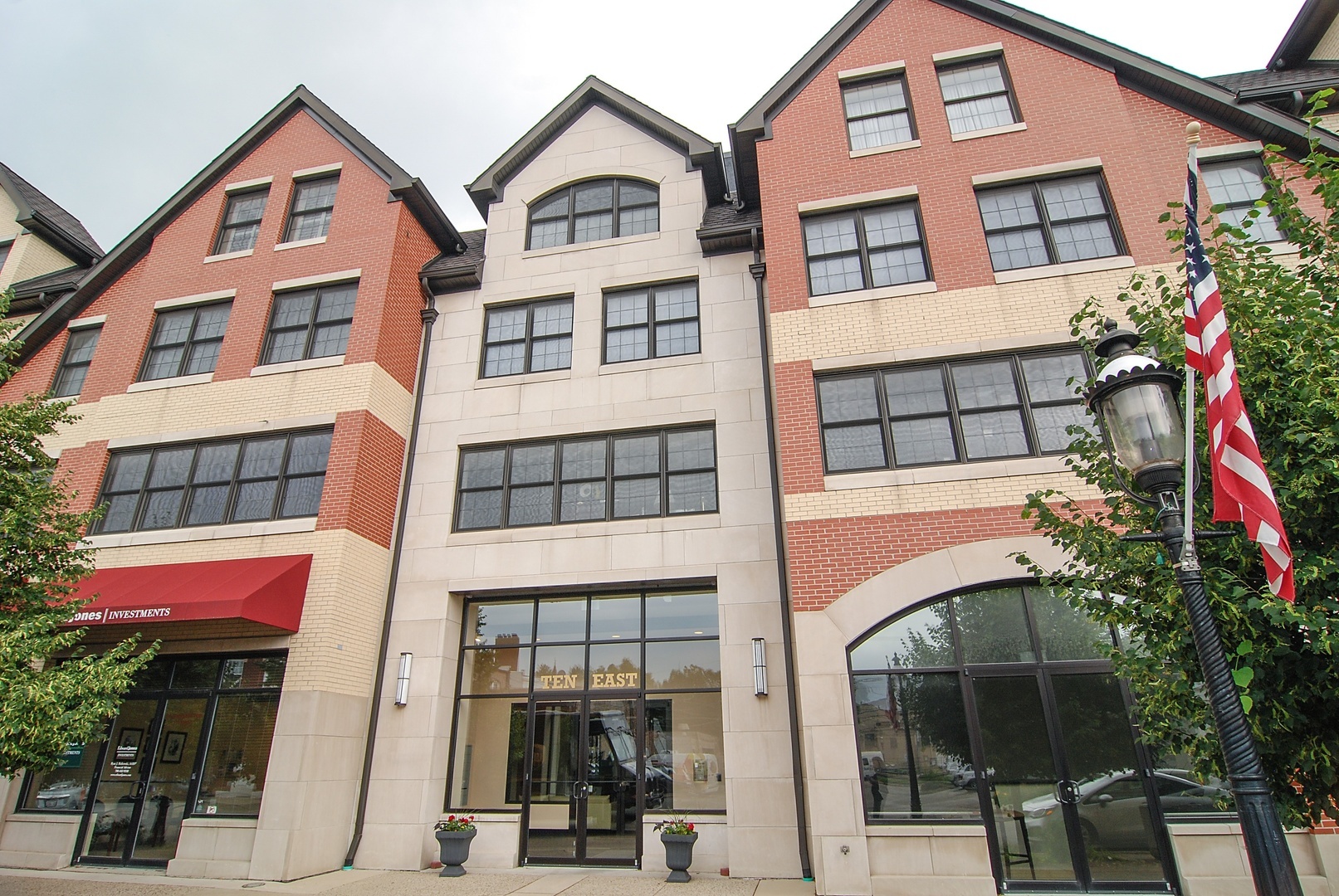 Property Photo: 10 East Burlington Street 3F IL 60546