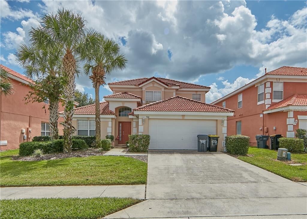 Property Photo: 918 Solana Circle FL 33897