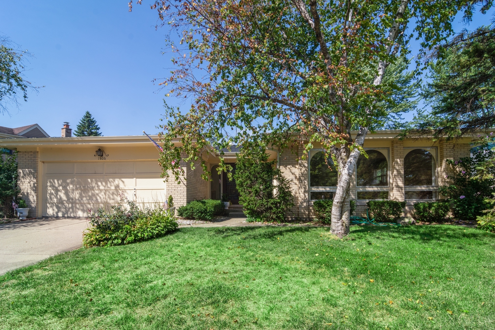 Property Photo: 1806 N Waterman Avenue IL 60004