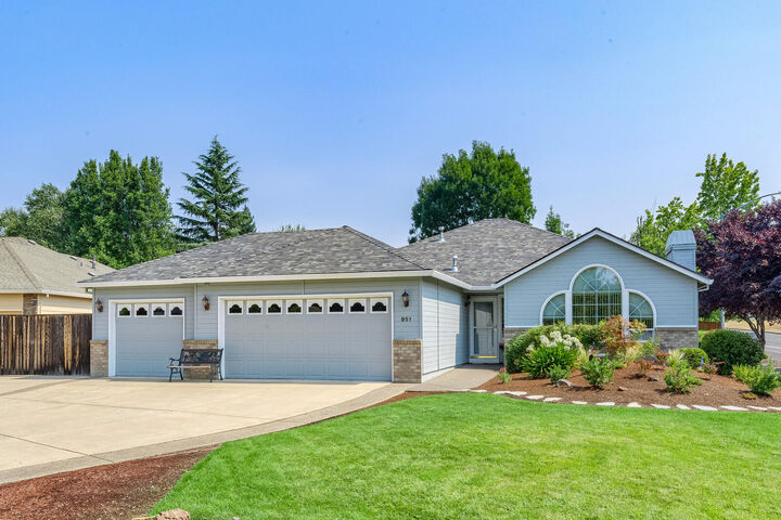 951 Rimrock Circle  Medford OR 97504 photo