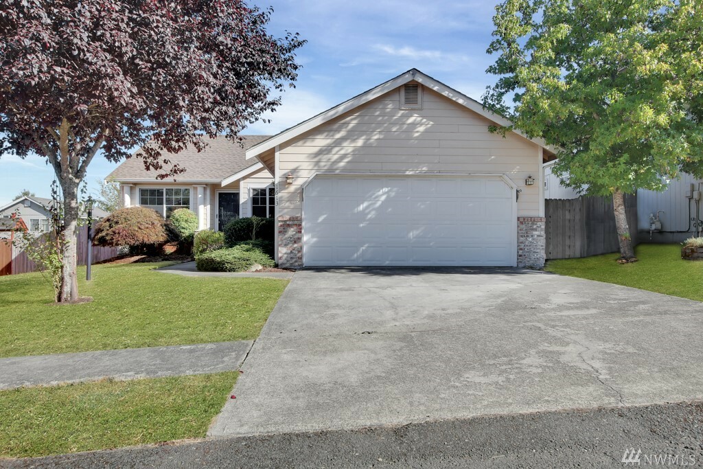 Property Photo:  1613 197th St Ct E  WA 98387 