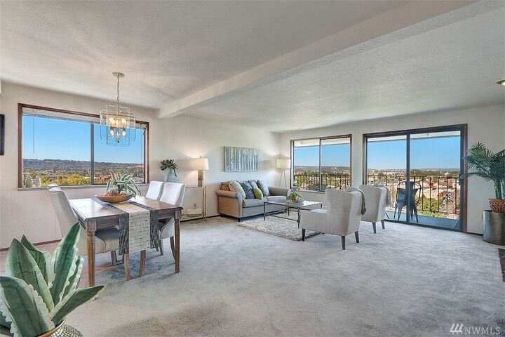 Property Photo:  317  Kennebeck Avenue S 304  WA 98030 