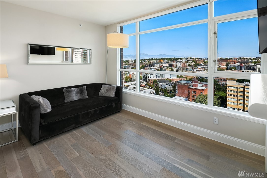 Property Photo: 1420 Terry Avenue 1904 WA 98101
