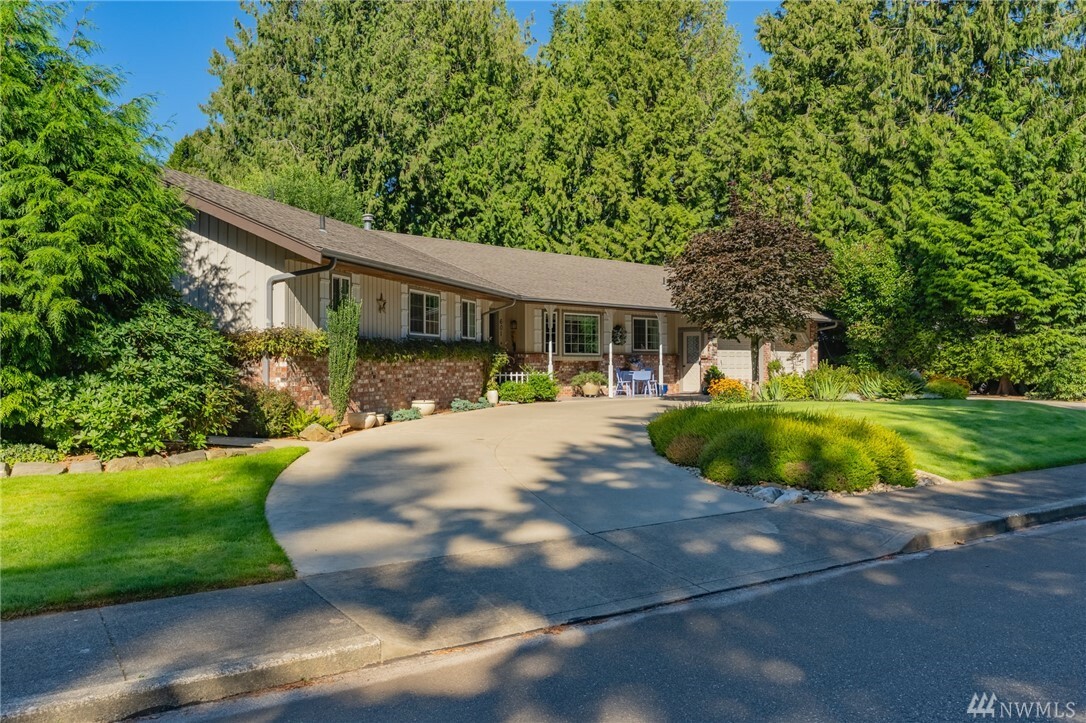 Property Photo:  601 N Forest Ct  WA 98264 