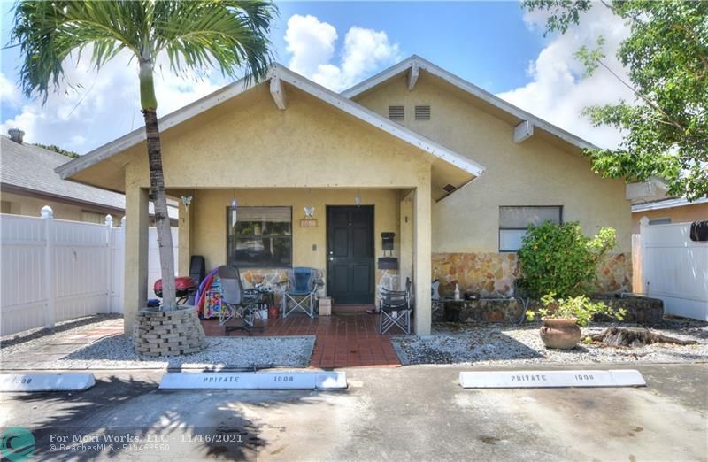 Property Photo: 1008 NE 33rd St FL 33334