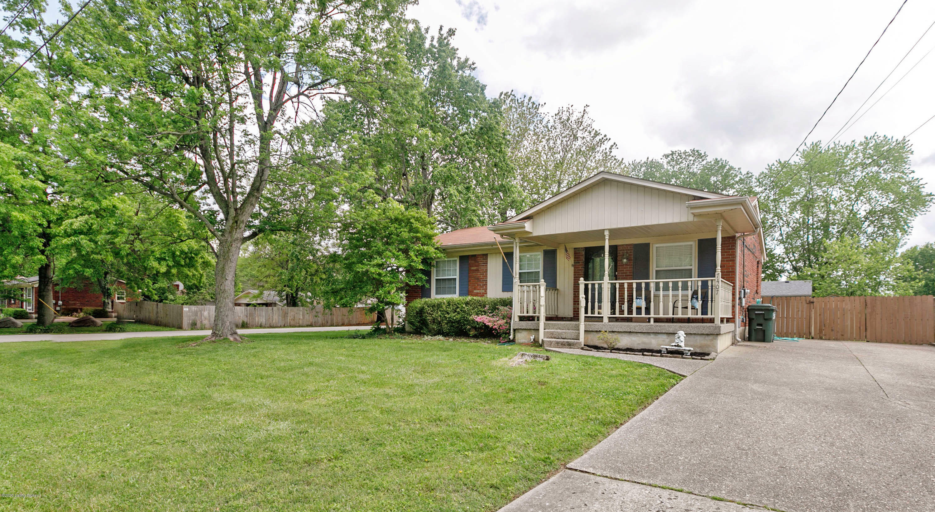 Property Photo:  7407 Hallmark Dr  KY 40258 