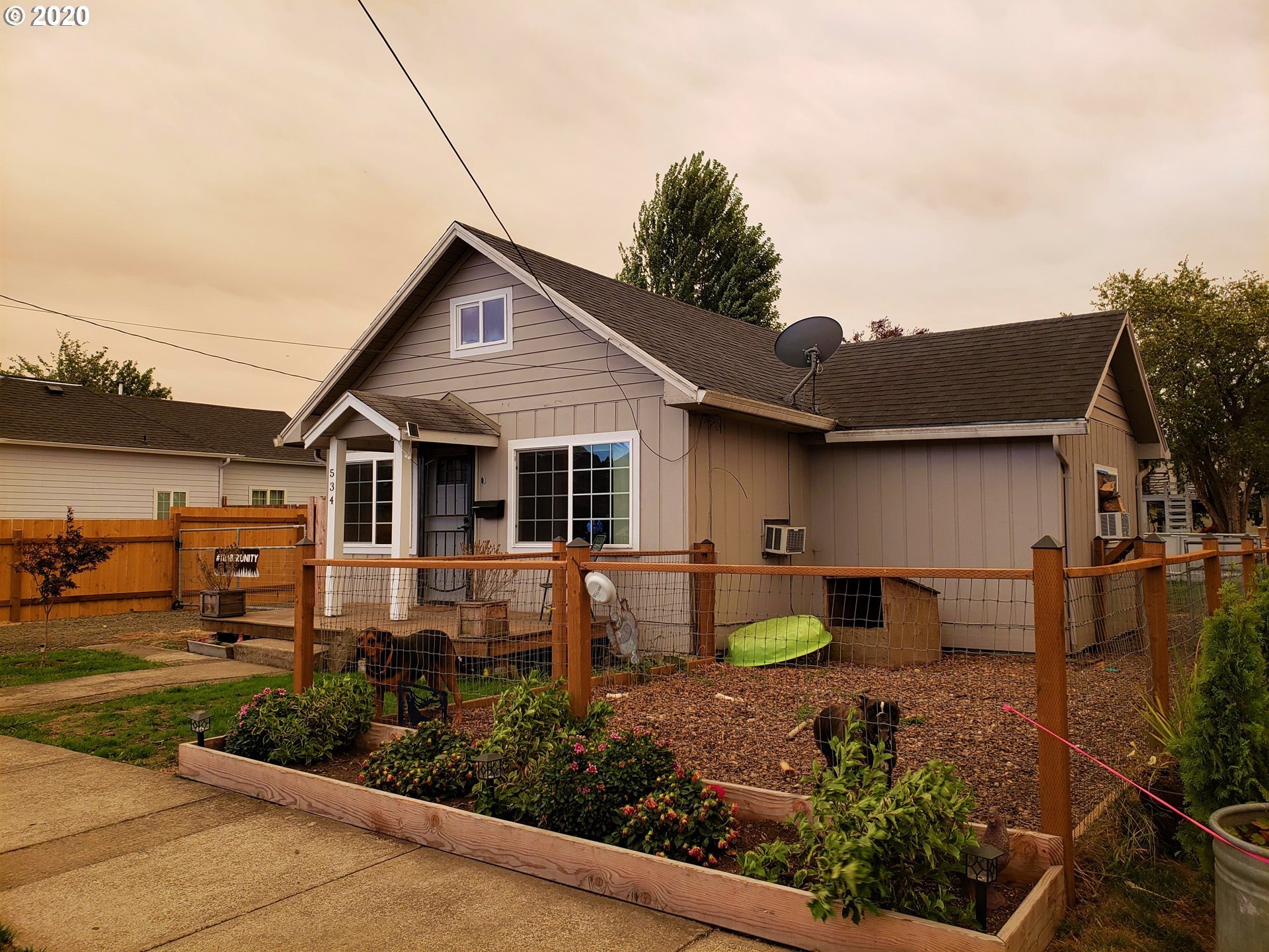 Property Photo: 534 NW Sherman St OR 97378