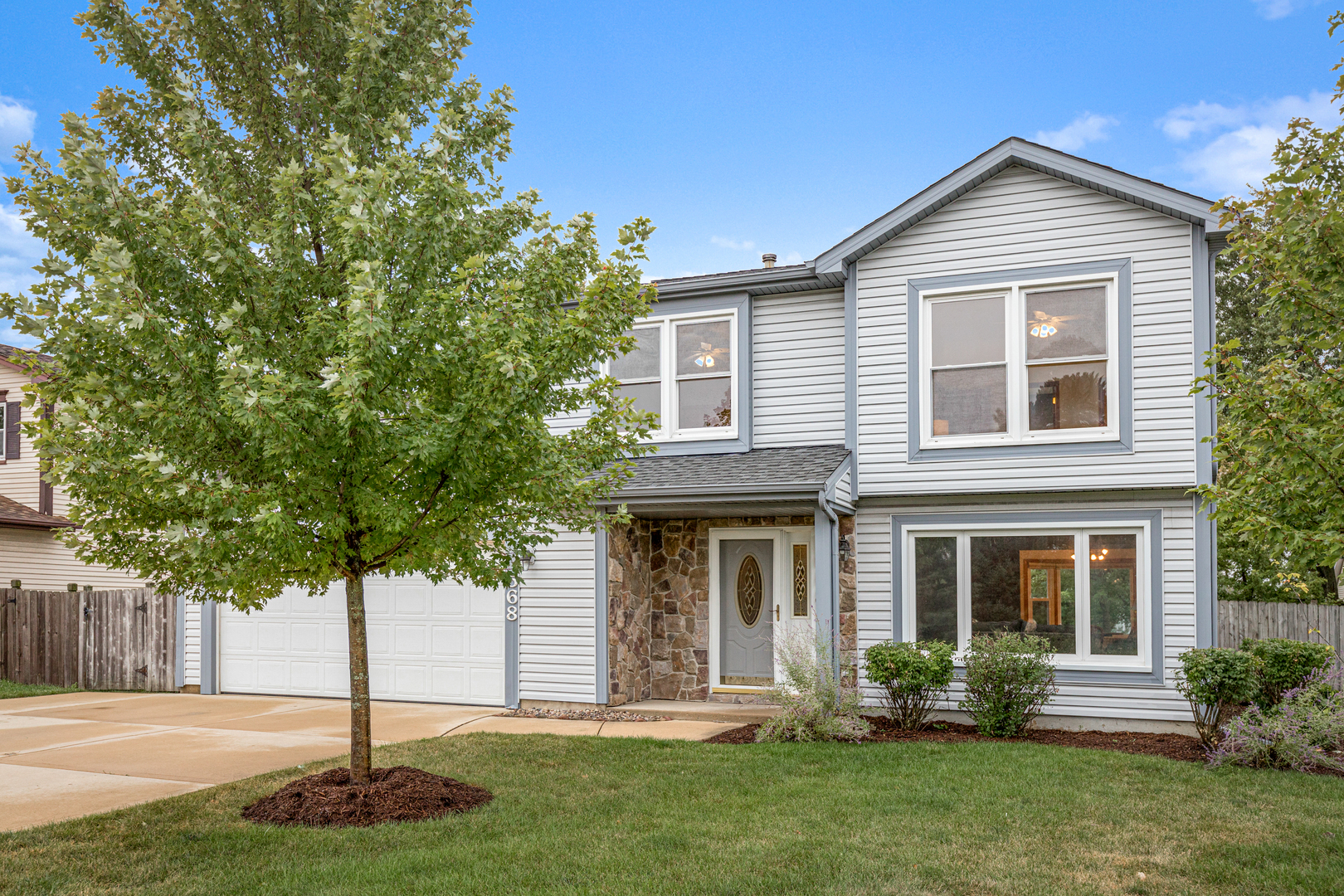 Property Photo: 568 Bluff Street IL 60188