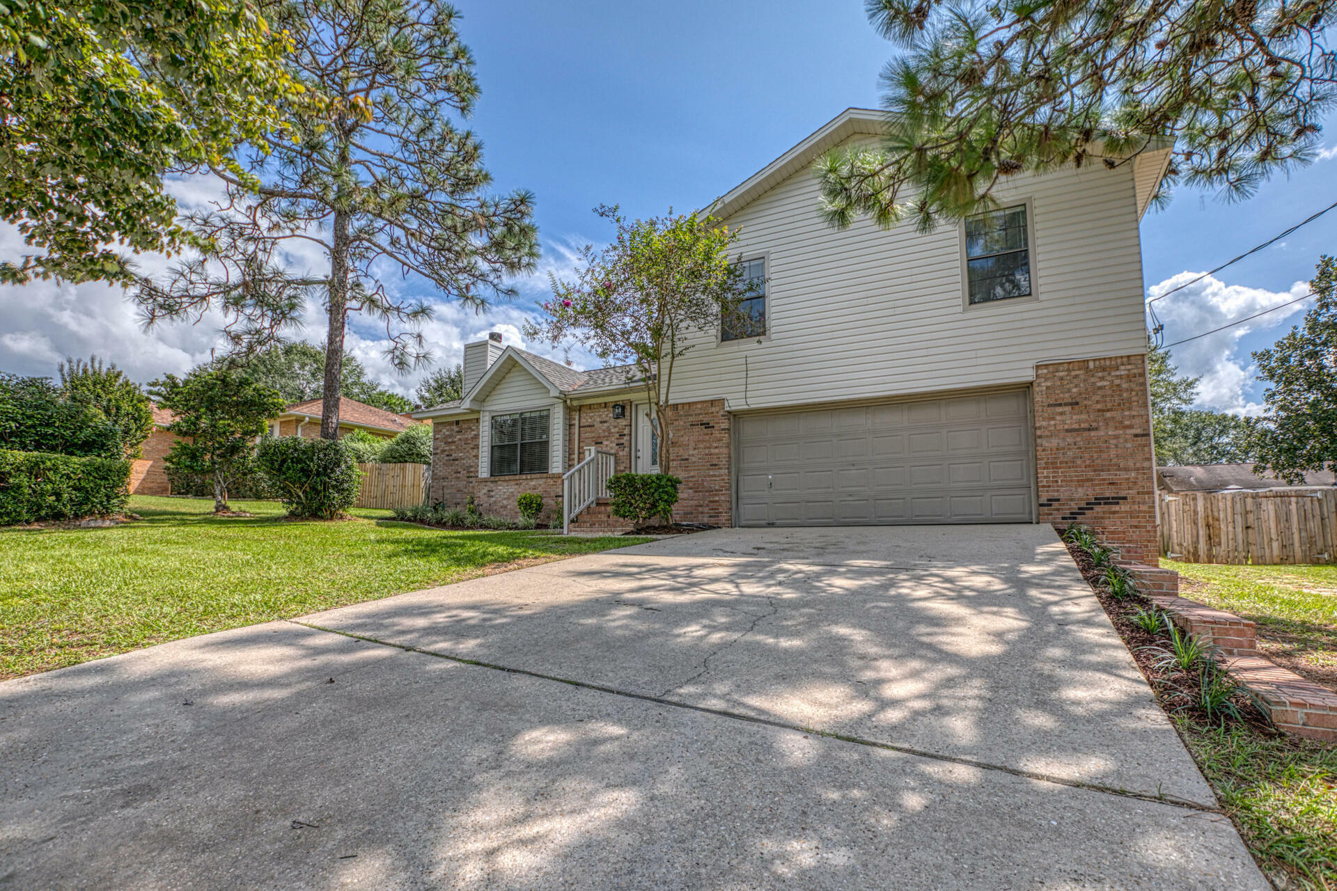 Property Photo:  205 Southview Drive  FL 32536 