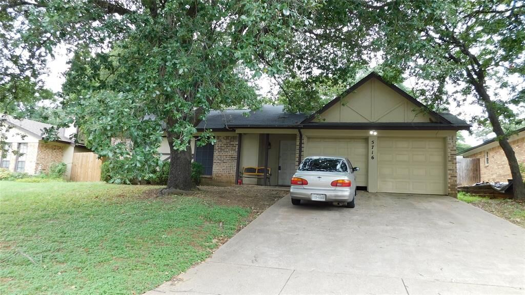 Property Photo: 5716 Cedar Ridge Drive TX 76017
