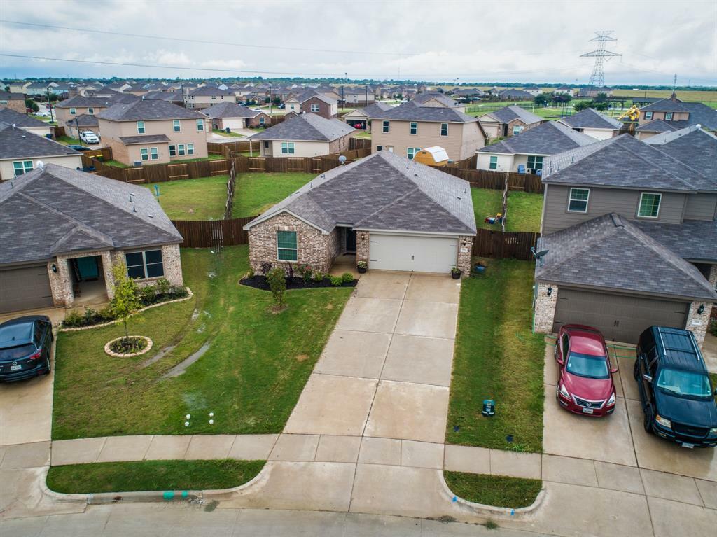 Property Photo: 186 Kennedy Drive TX 76084