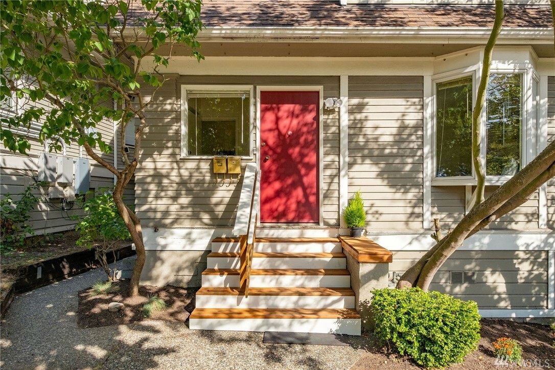 Property Photo:  712 Warren Ave N  WA 98109 