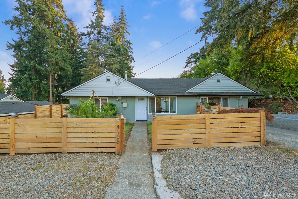 Property Photo:  4906 238th Place SW  WA 98043 