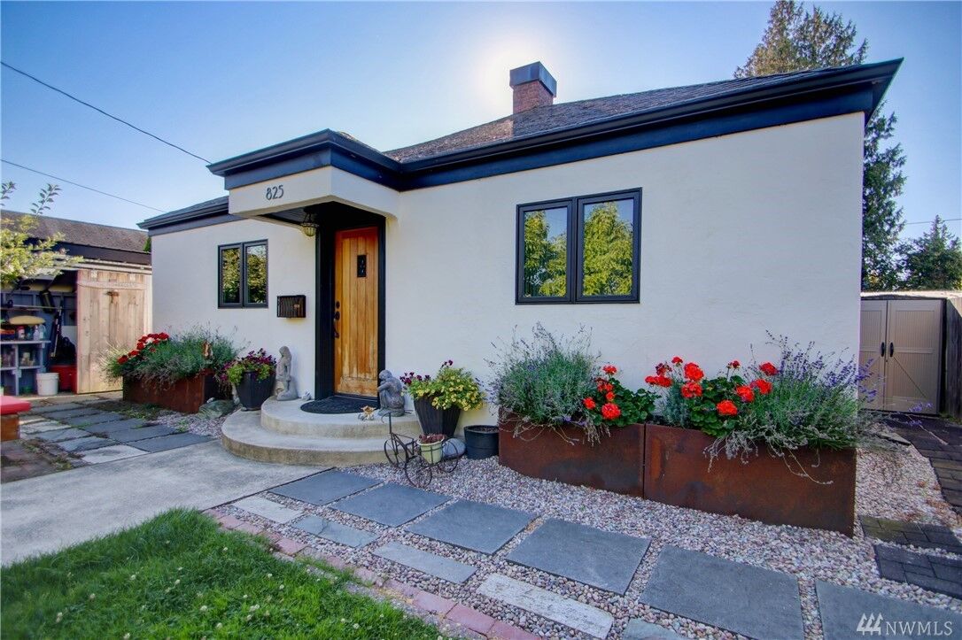 Property Photo:  825 S 12th Street  WA 98274 